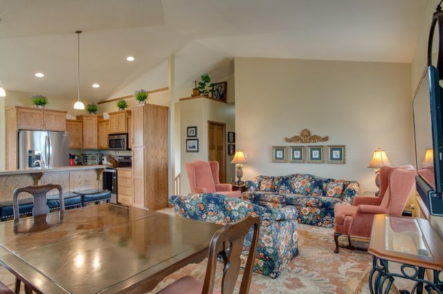 1610 42nd Avenue S, Moorhead, MN 56560