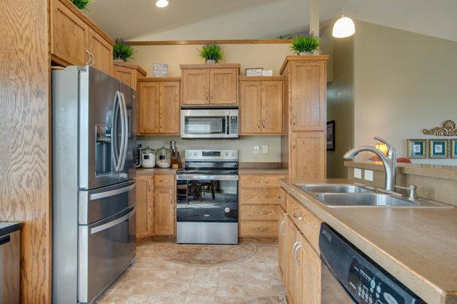 1610 42nd Avenue S, Moorhead, MN 56560