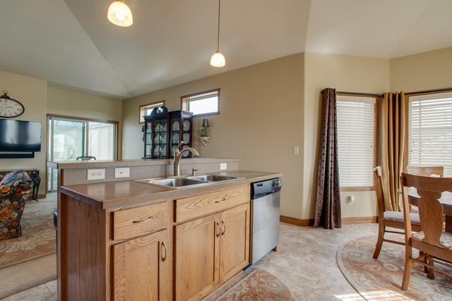 1610 42nd Avenue S, Moorhead, MN 56560