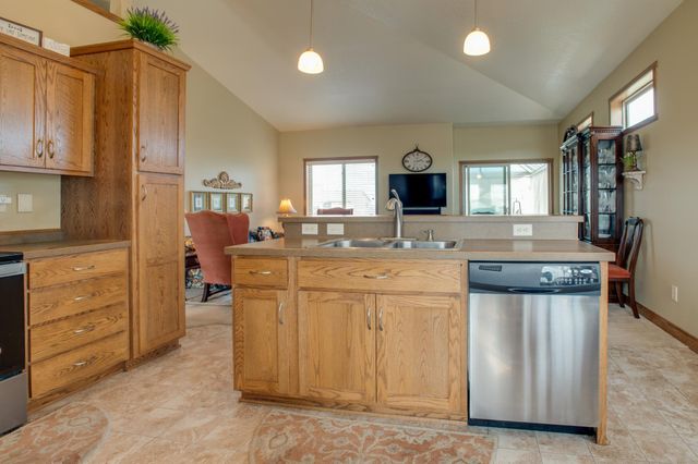 1610 42nd Avenue S, Moorhead, MN 56560