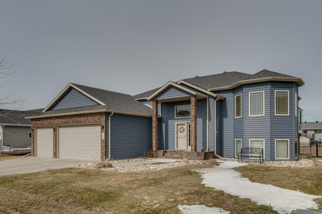 1610 42nd Avenue S, Moorhead, MN 56560