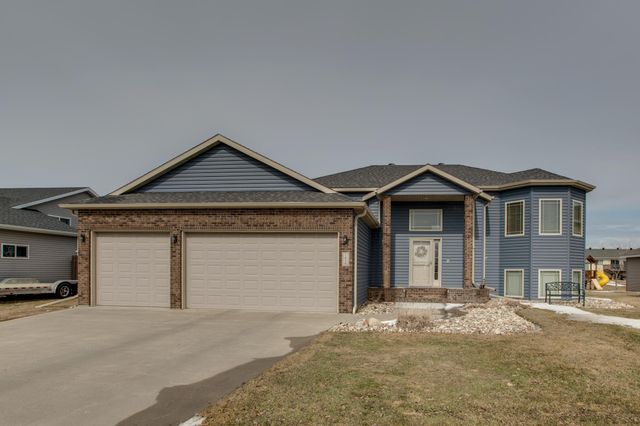 1610 42nd Avenue S, Moorhead, MN 56560
