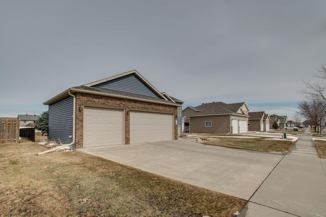 1610 42nd Avenue S, Moorhead, MN 56560