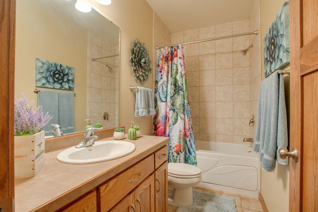 1610 42nd Avenue S, Moorhead, MN 56560