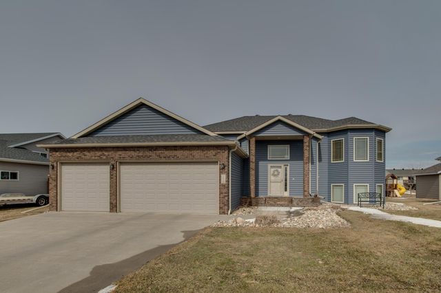 1610 42nd Avenue S, Moorhead, MN 56560