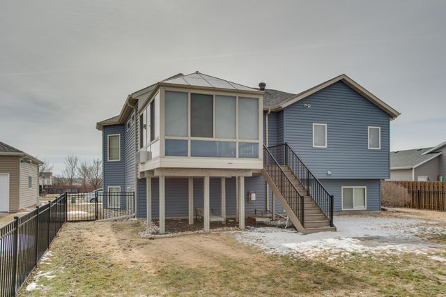 1610 42nd Avenue S, Moorhead, MN 56560
