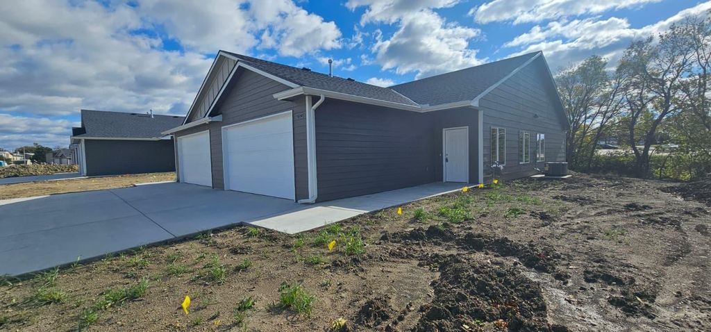 2953 S Bunker Hill Ct., Wichita, KS 67210