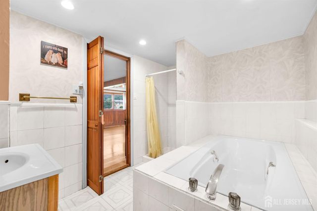 12 Gover Court, Spotswood, NJ 08884
