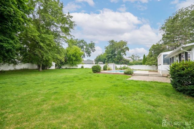 12 Gover Court, Spotswood, NJ 08884
