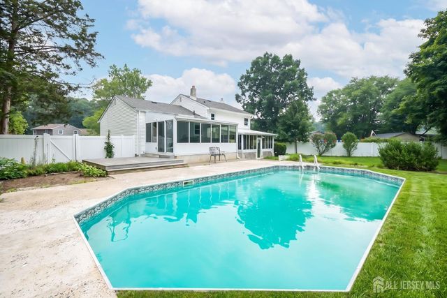 12 Gover Court, Spotswood, NJ 08884