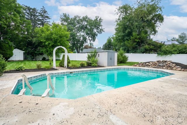 12 Gover Court, Spotswood, NJ 08884