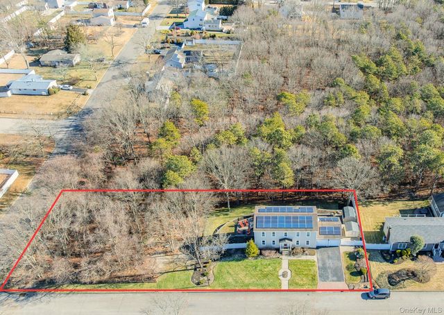 123 9th Avenue, Holtsville, NY 11742