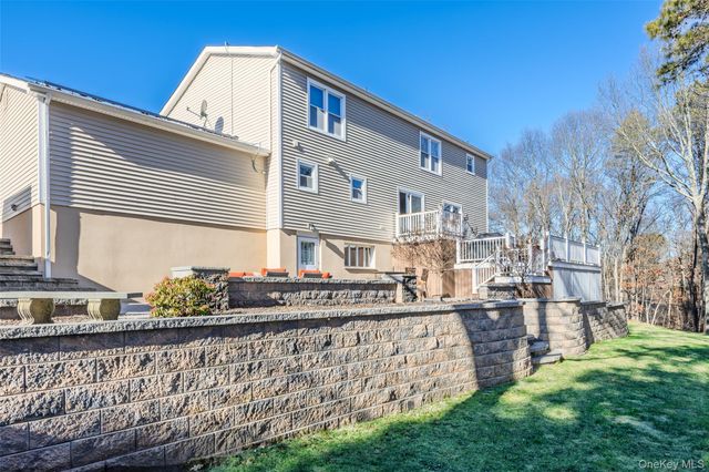 123 9th Avenue, Holtsville, NY 11742