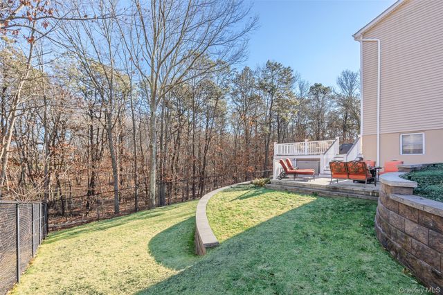 123 9th Avenue, Holtsville, NY 11742