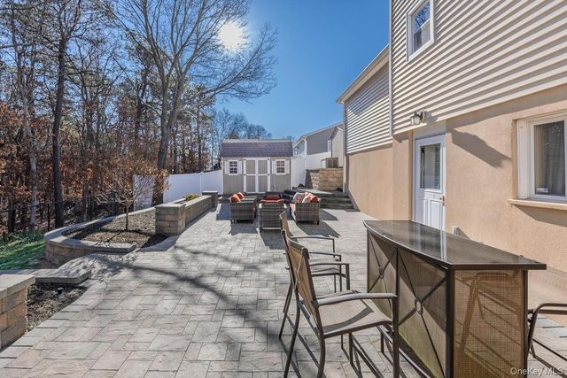 123 9th Avenue, Holtsville, NY 11742