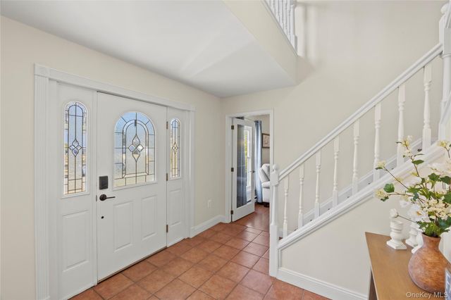 123 9th Avenue, Holtsville, NY 11742