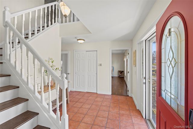 123 9th Avenue, Holtsville, NY 11742