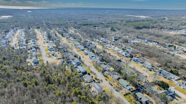 123 9th Avenue, Holtsville, NY 11742