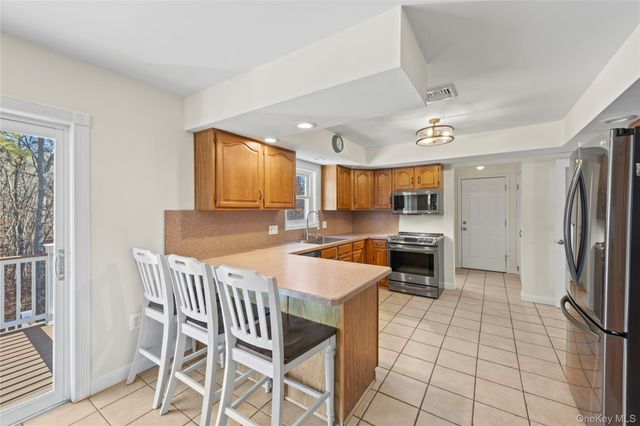 123 9th Avenue, Holtsville, NY 11742