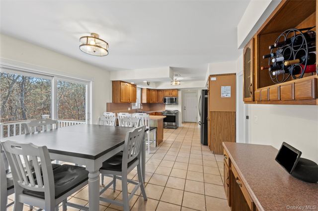 123 9th Avenue, Holtsville, NY 11742