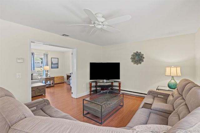 123 9th Avenue, Holtsville, NY 11742