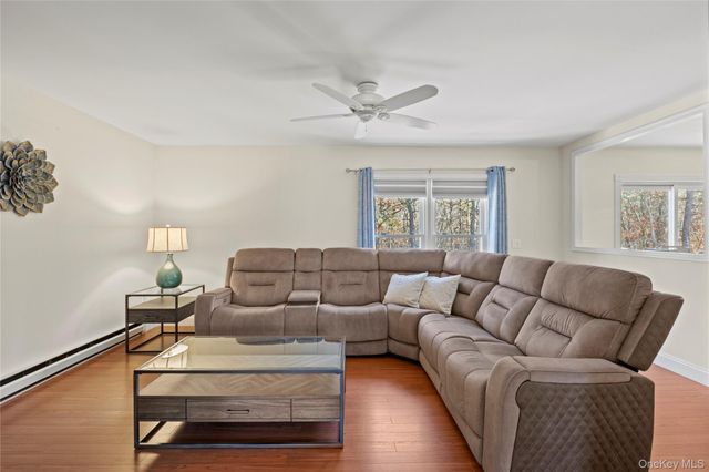 123 9th Avenue, Holtsville, NY 11742