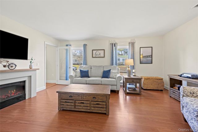 123 9th Avenue, Holtsville, NY 11742