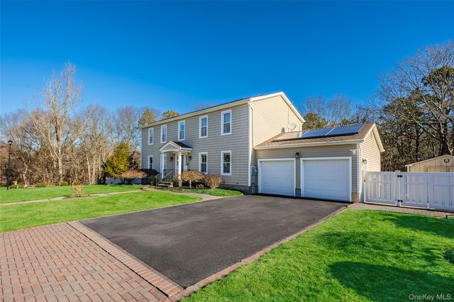 123 9th Avenue, Holtsville, NY 11742