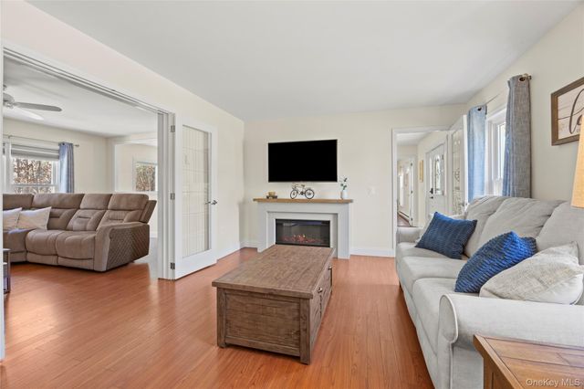 123 9th Avenue, Holtsville, NY 11742