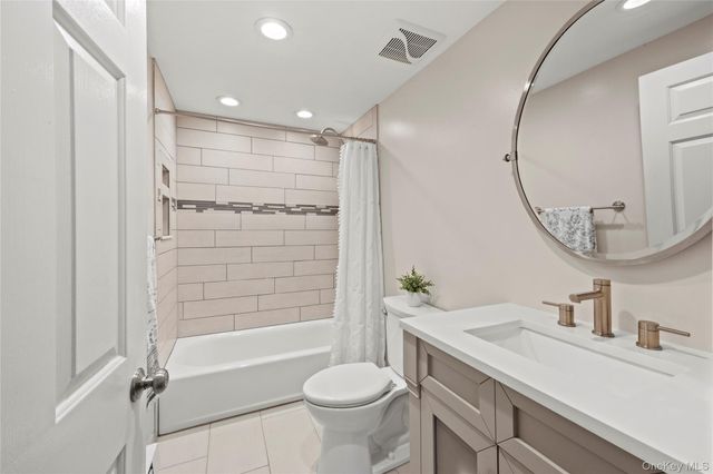 123 9th Avenue, Holtsville, NY 11742