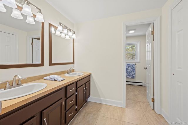 123 9th Avenue, Holtsville, NY 11742