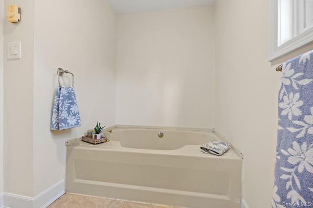 123 9th Avenue, Holtsville, NY 11742