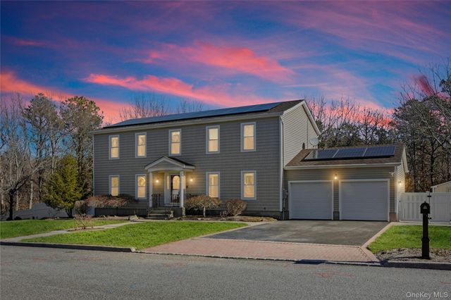 123 9th Avenue, Holtsville, NY 11742