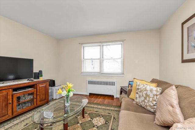 8237 Langdale Street 114A, New Hyde Park, NY 11040