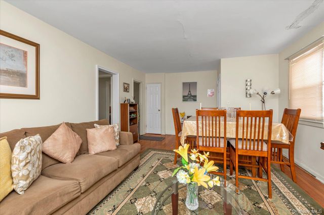8237 Langdale Street 114A, New Hyde Park, NY 11040