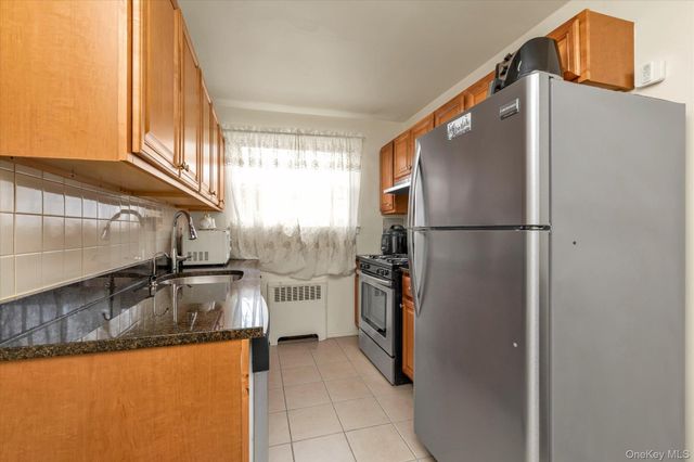 8237 Langdale Street 114A, New Hyde Park, NY 11040