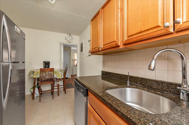 8237 Langdale Street 114A, New Hyde Park, NY 11040
