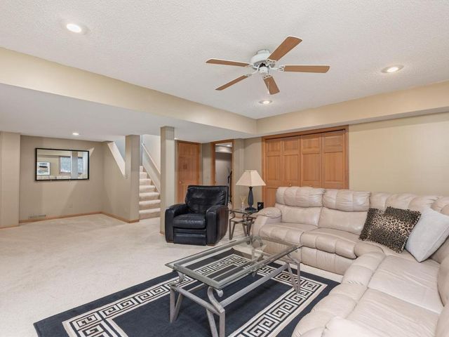 8401 Passfield Turn, Maple Grove, MN 55311