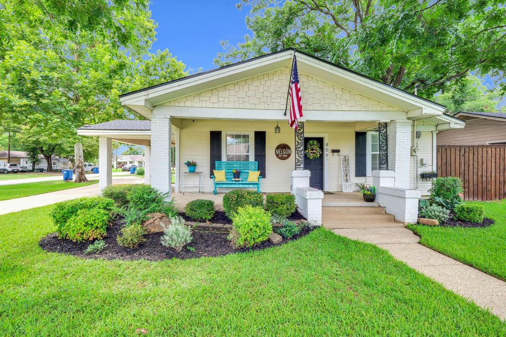 409 S Paris Street, Ennis, TX 75119