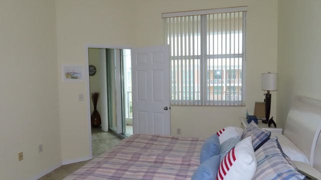 806 E WINDWARD Way 604, Lantana, FL 33462