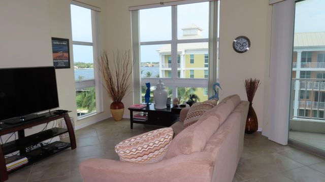 806 E WINDWARD Way 604, Lantana, FL 33462