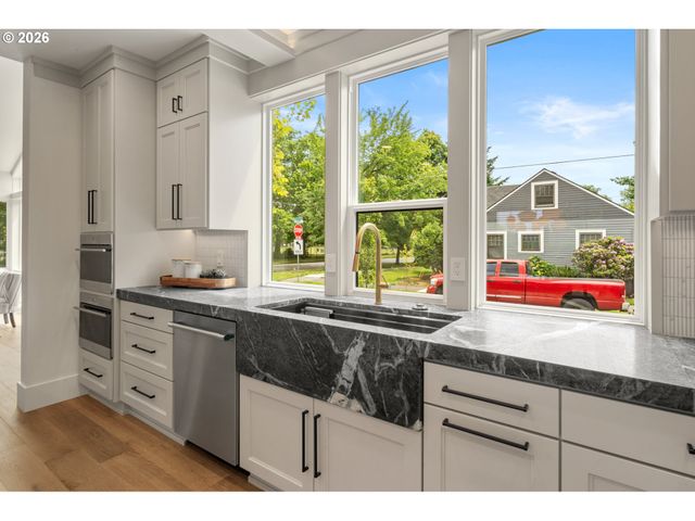 4011 Ne 17th Ave, Portland, OR 97212