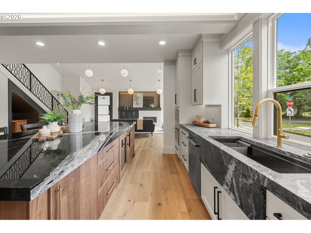 4011 Ne 17th Ave, Portland, OR 97212