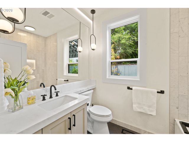 4011 Ne 17th Ave, Portland, OR 97212