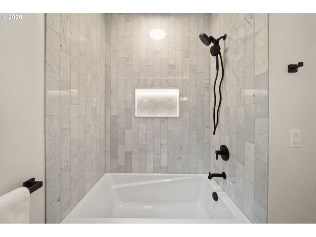 4011 Ne 17th Ave, Portland, OR 97212