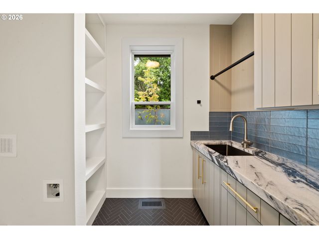 4011 Ne 17th Ave, Portland, OR 97212