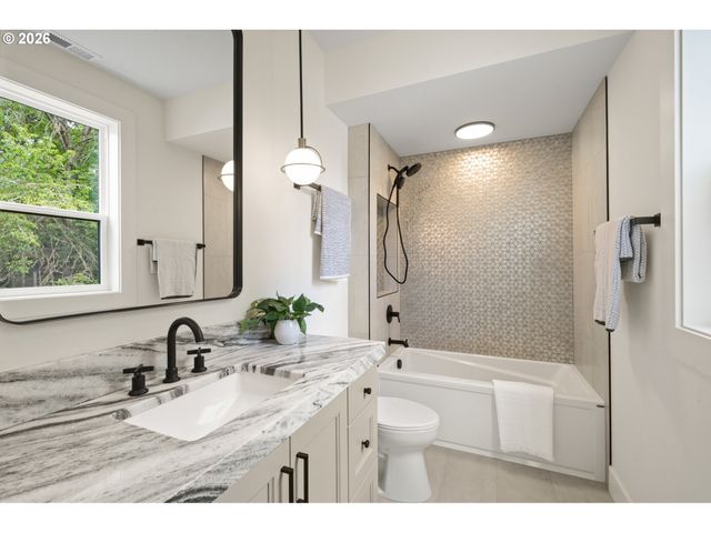 4011 Ne 17th Ave, Portland, OR 97212