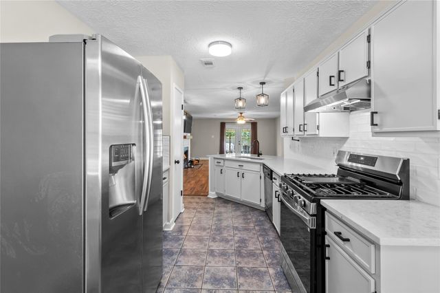 2124 Tower Bridge Road, Pearland, TX 77581