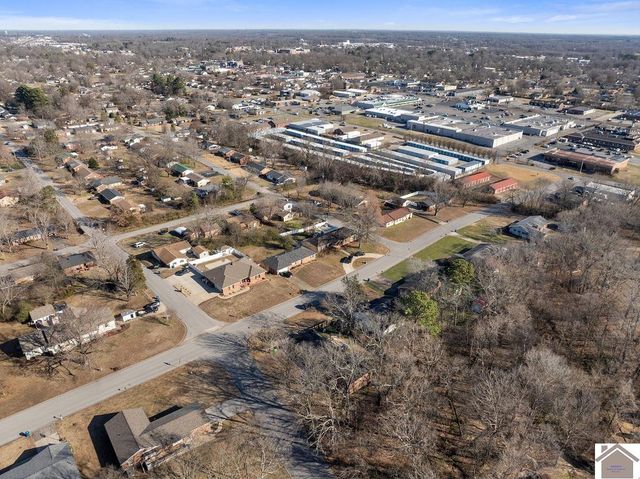 1101 Meadow Lane, Murray, KY 42071