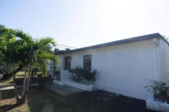 924 NW 11th Court, Fort Lauderdale, FL 33311